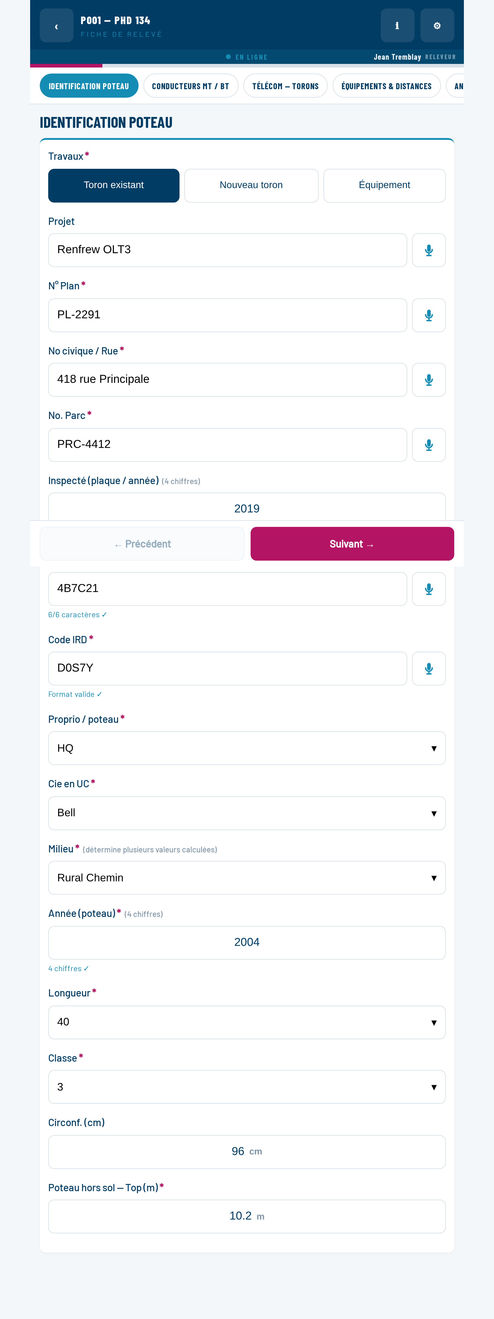 La fiche ouverte sur le bloc Identification Poteau : barre de progression, onglets des six blocs, champs, et les boutons Précédent / Suivant en bas.